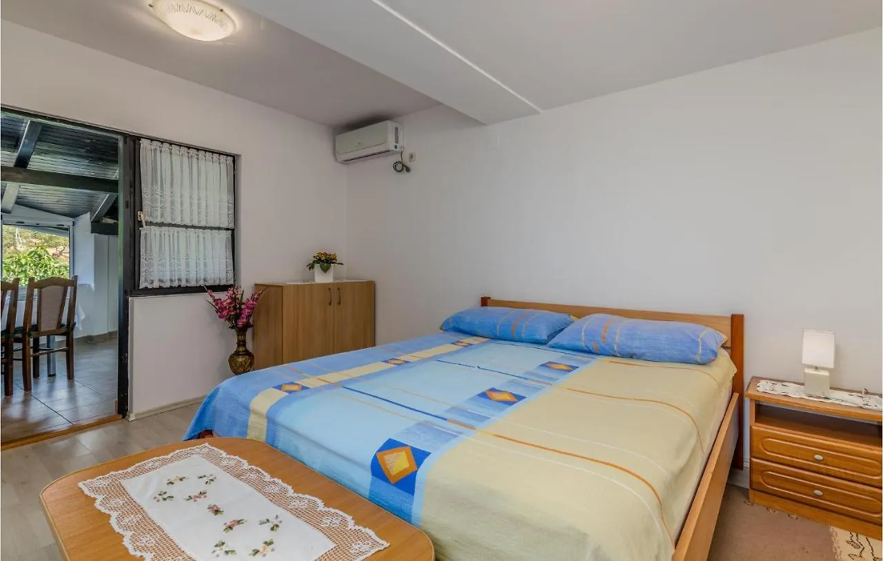 Amazing Apartment In Zupanje With Wifi